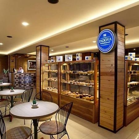 Life Puri Hotel Surabaya Gubeng Exteriör bild