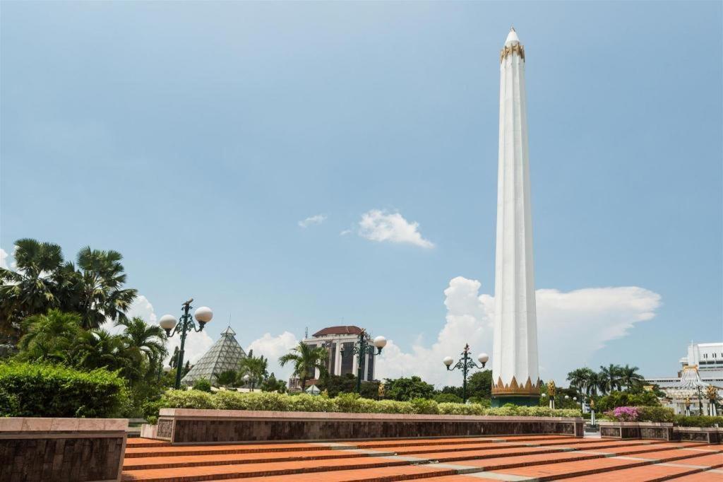 Life Puri Hotel Surabaya Gubeng Exteriör bild