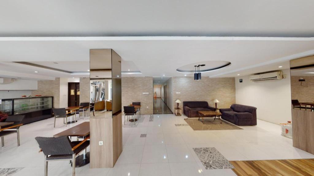 Life Puri Hotel Surabaya Gubeng Exteriör bild