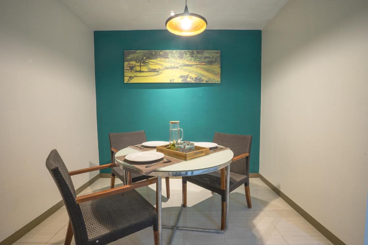 Life Puri Hotel Surabaya Gubeng Rum bild