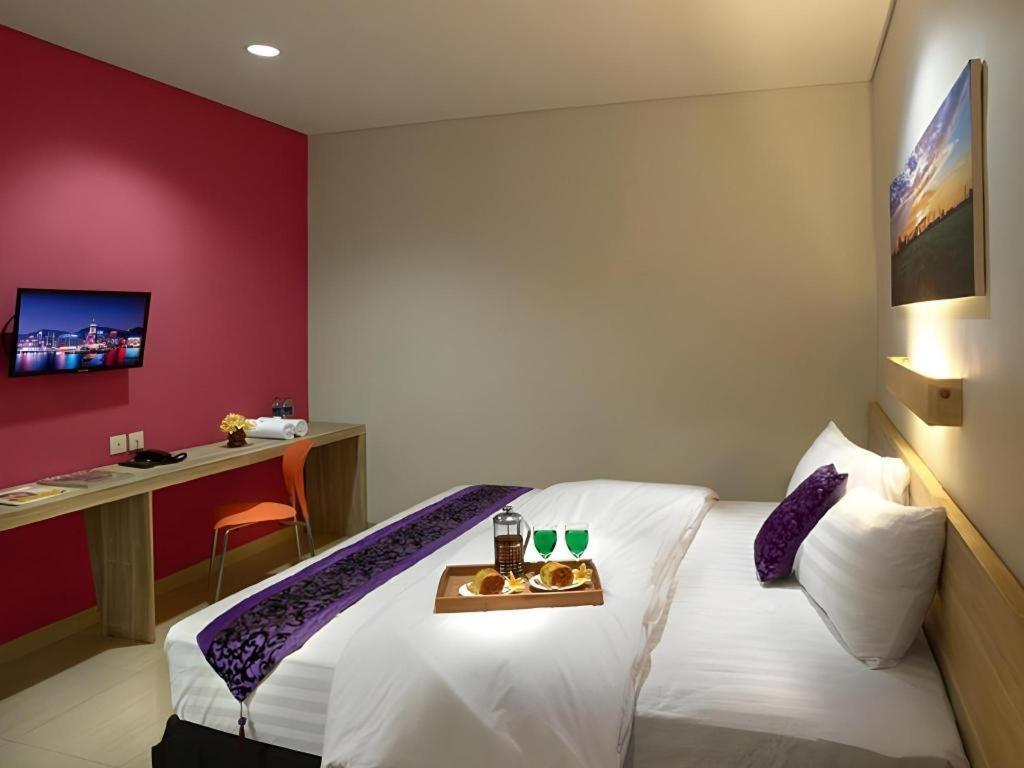 Life Puri Hotel Surabaya Gubeng Exteriör bild