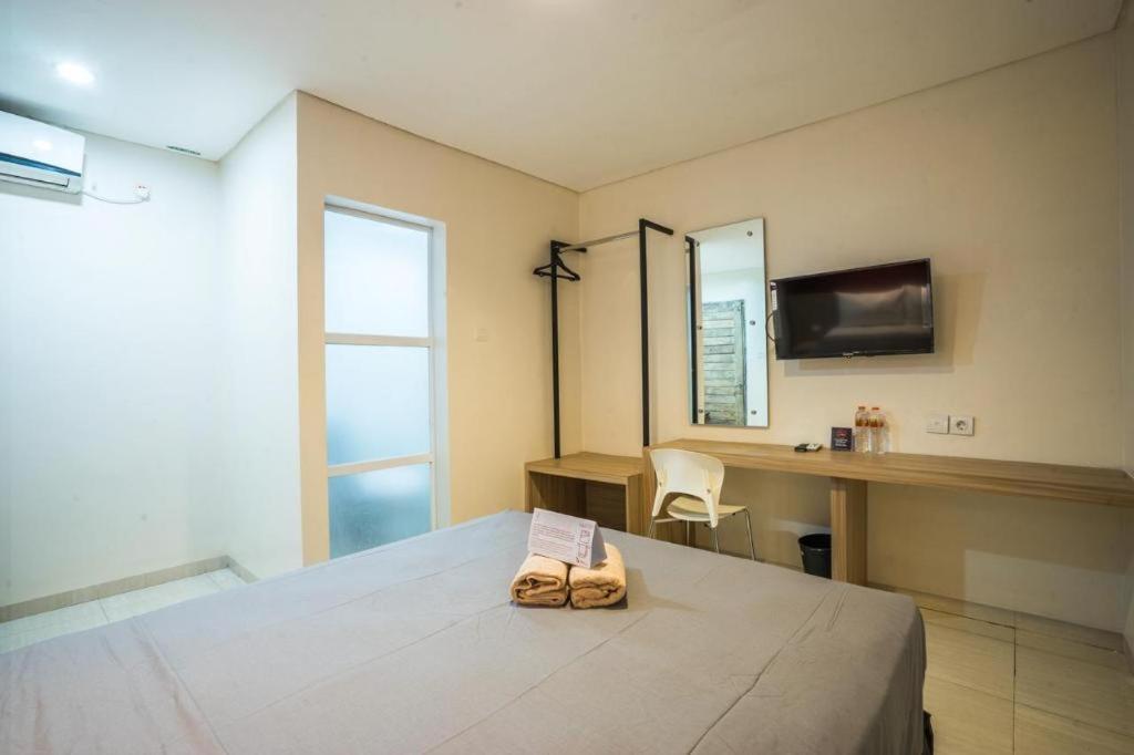 Life Puri Hotel Surabaya Gubeng Exteriör bild