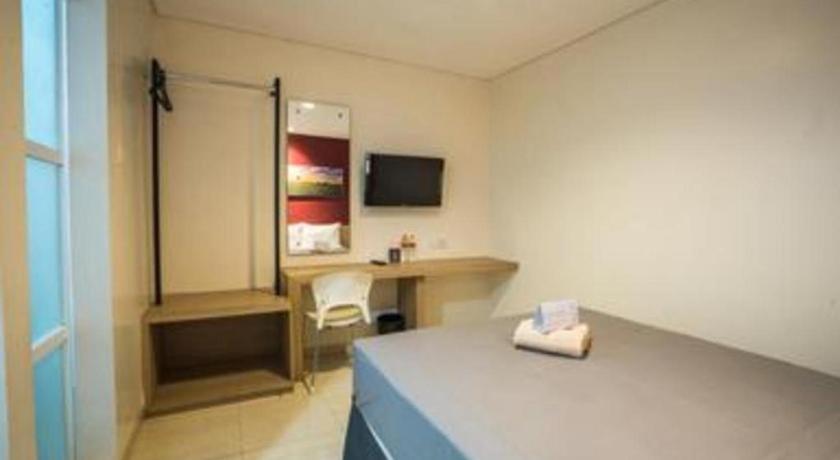 Life Puri Hotel Surabaya Gubeng Exteriör bild