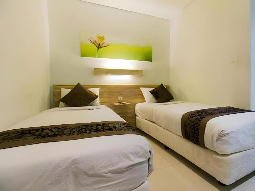 Life Puri Hotel Surabaya Gubeng Exteriör bild