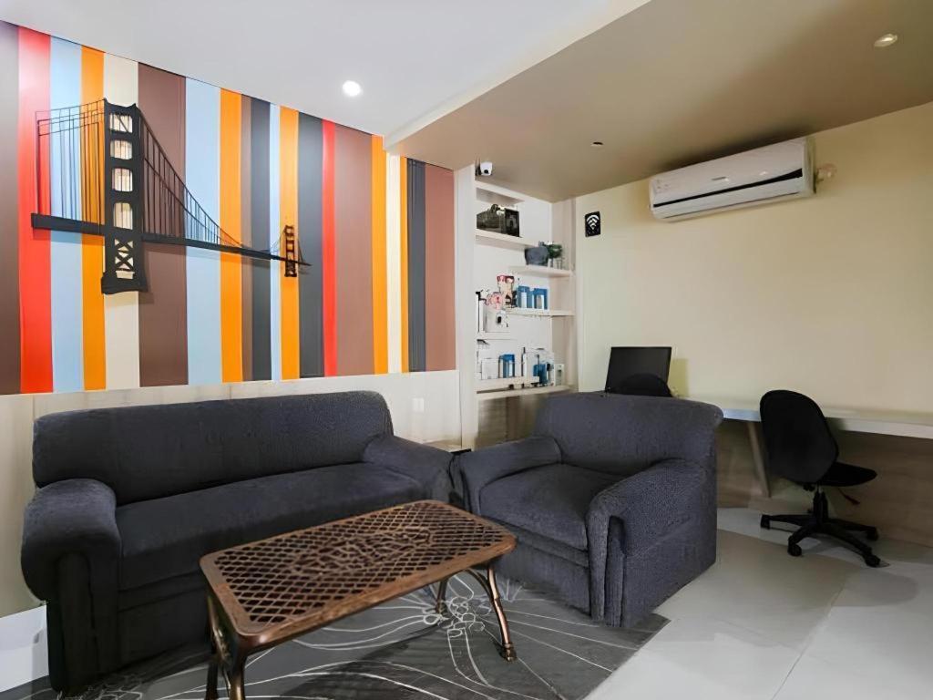 Life Puri Hotel Surabaya Gubeng Exteriör bild