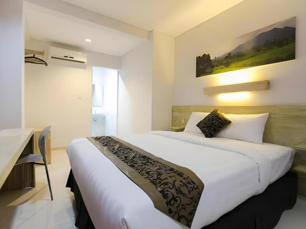 Life Puri Hotel Surabaya Gubeng Exteriör bild